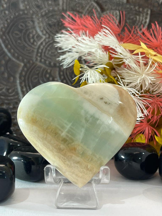 🌊 Caribbean Calcite Heart carving