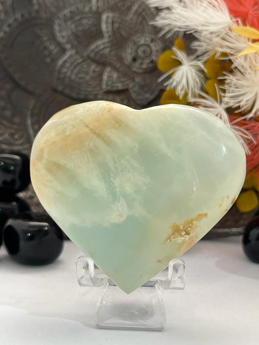 🌊Caribbean Blue Calcite Heart Carving
