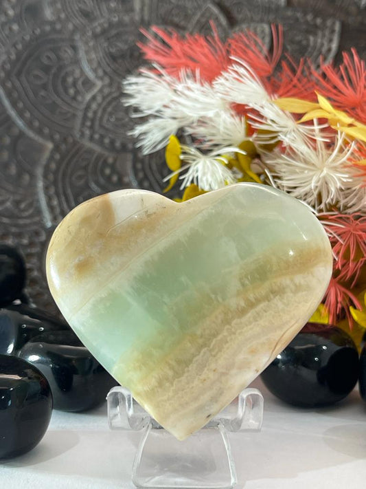 🌊 Caribbean Calcite Heart carving