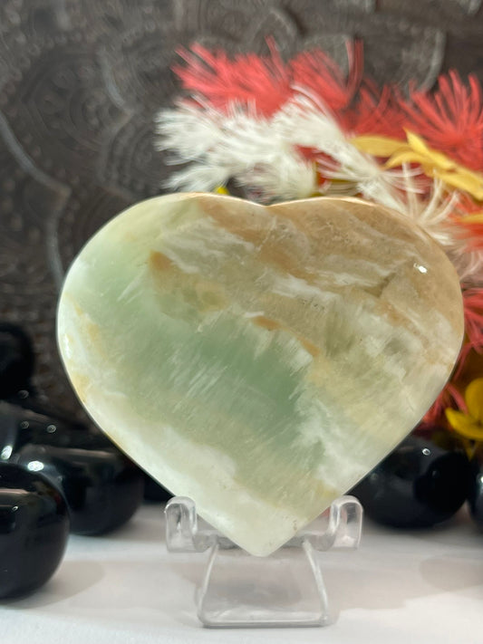 🌊 Caribbean Calcite Heart carving