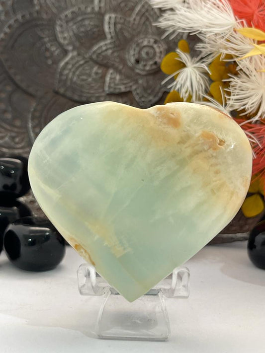🌊Caribbean Blue Calcite Heart Carving